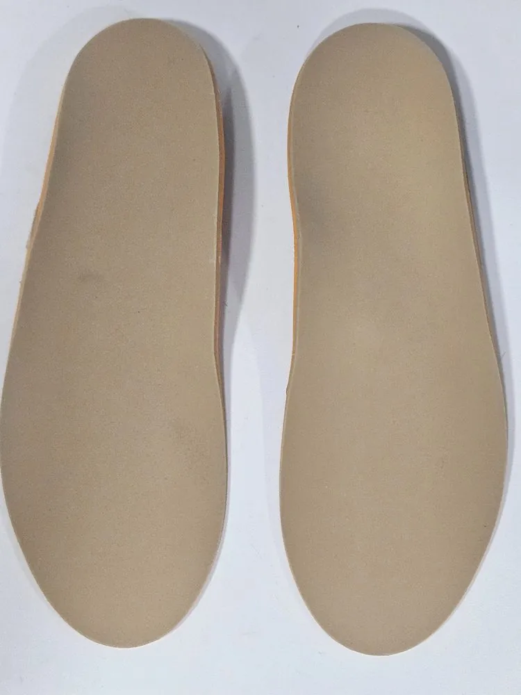 Par de palmilhas ortopédicas impressas em 3D com acabamento em TPU bege